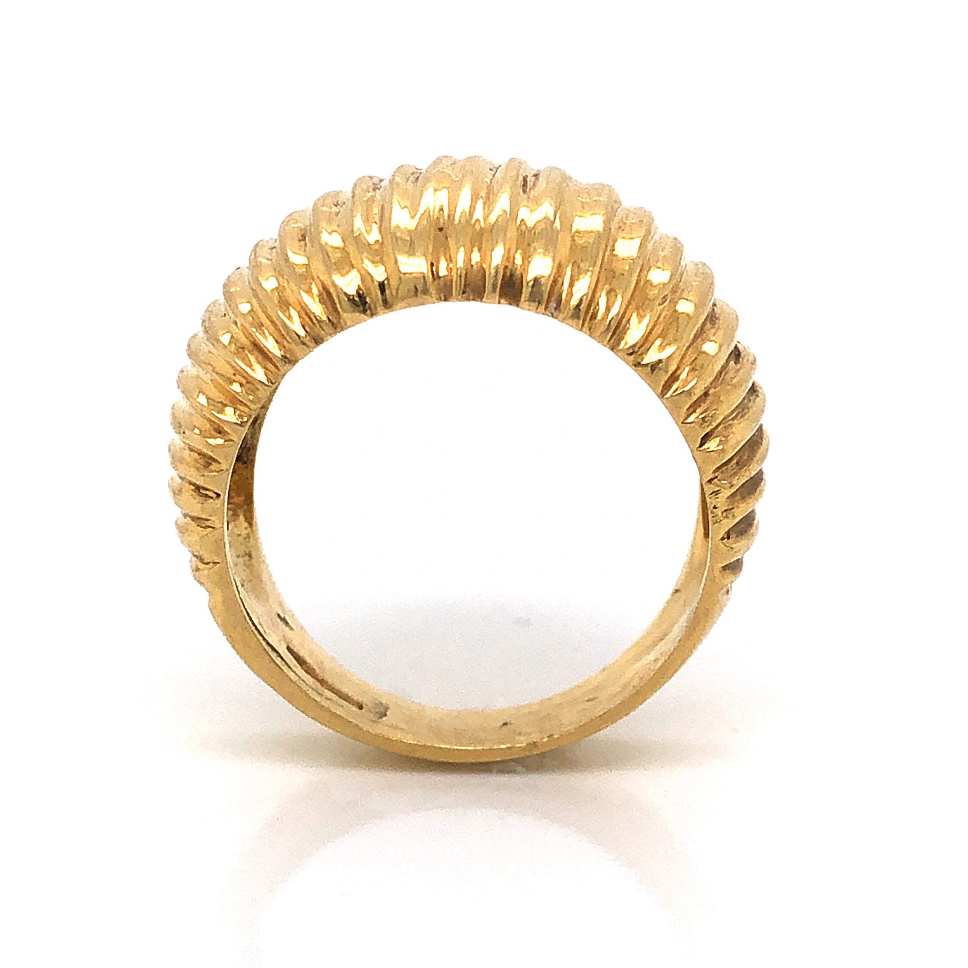 Textured Statement Ring in 18k Yellow GoldComposition: 18 Karat Yellow Gold Ring Size: 7 Total Gram Weight: 8.0 g Inscription: 750 1183
      