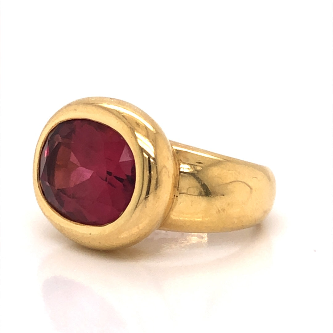 Oval Cut Pink Tourmaline Cocktail Ring in 18k Yellow GoldComposition: 18 Karat Yellow Gold Ring Size: 5 Total Gram Weight: 12.2 g Inscription: 750 RB
      