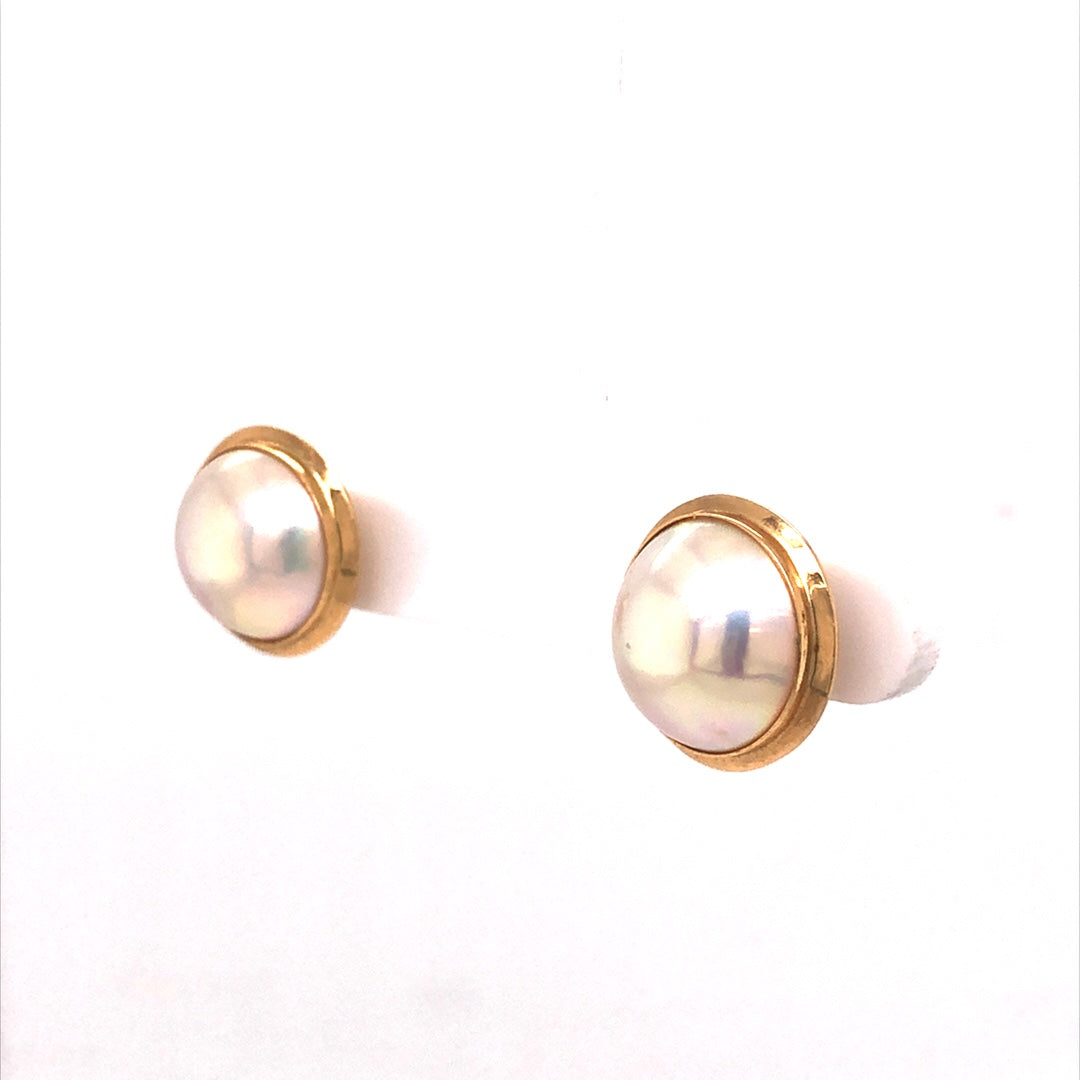 Classic Pearl Stud Earrings in 18k Yellow Gold
