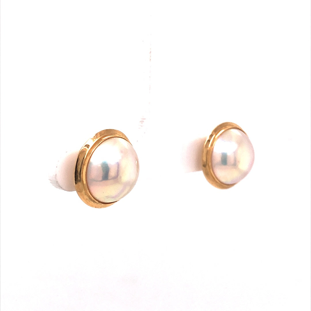 Classic Pearl Stud Earrings in 18k Yellow Gold