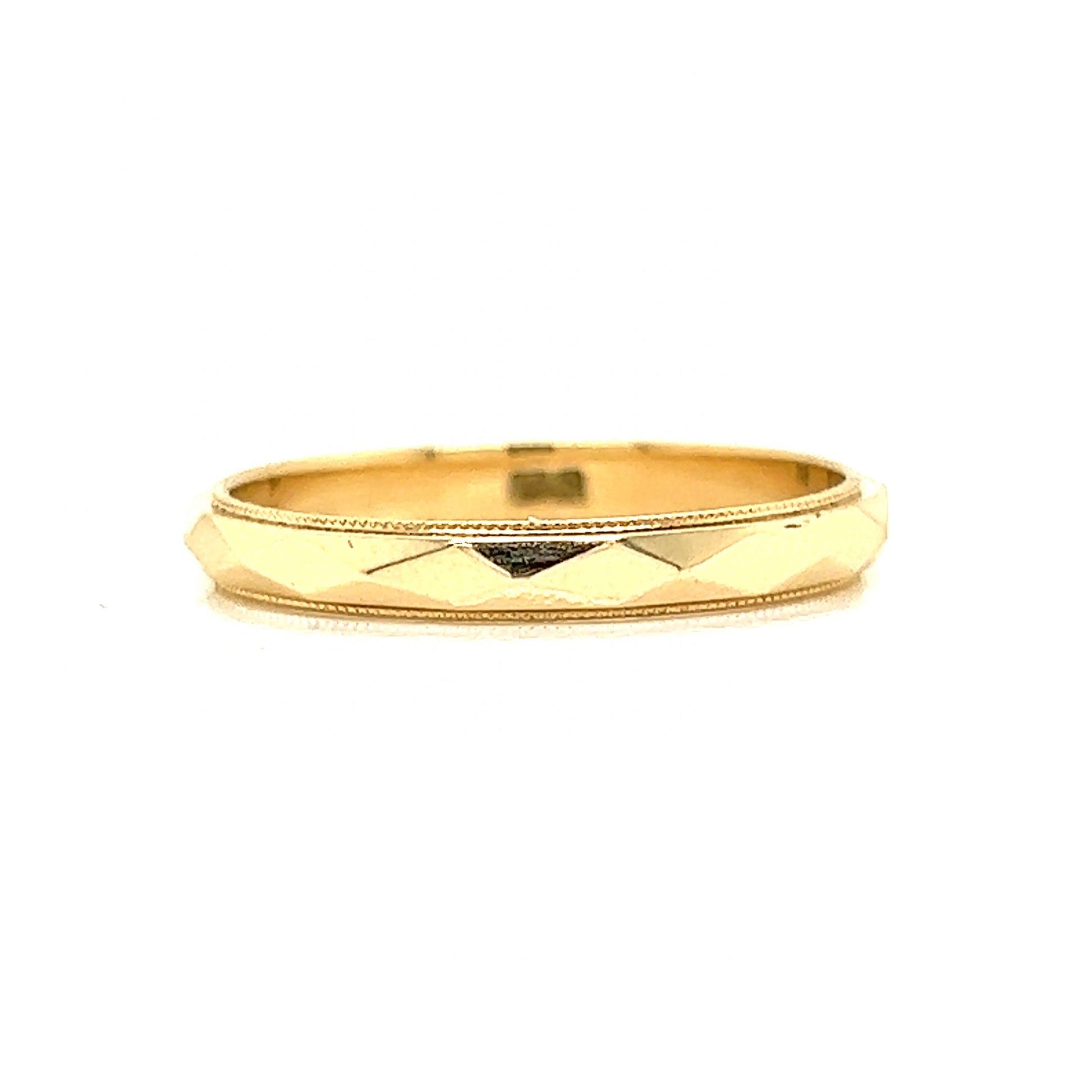 Geometric Milgrain Wedding Band in 14k Yellow GoldComposition: 14 Karat Yellow Gold Ring Size: 7 Total Gram Weight: 2.0 g Inscription: 14k
      
