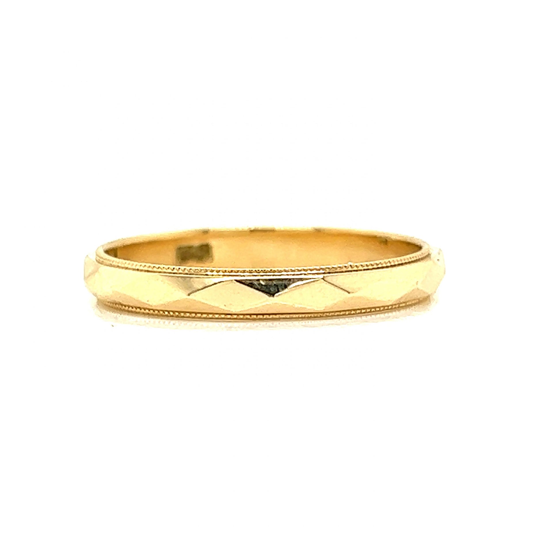 Geometric Milgrain Wedding Band in 14k Yellow GoldComposition: 14 Karat Yellow Gold Ring Size: 7 Total Gram Weight: 2.0 g Inscription: 14k
      