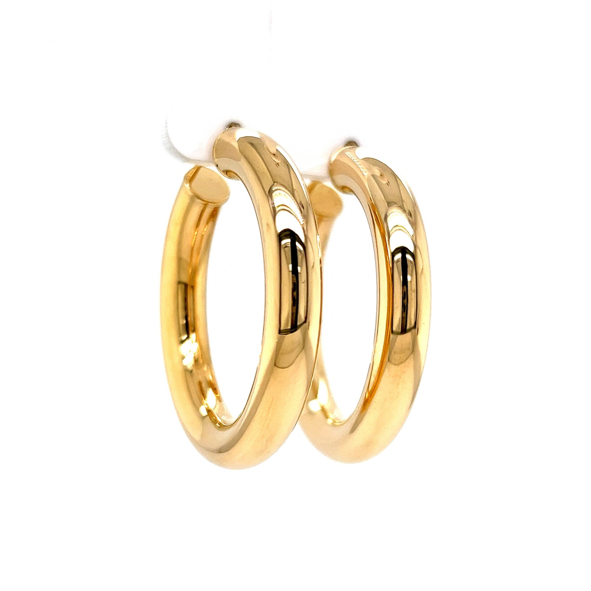 Lightweight Classic Hoop Earrings in 14k Yellow GoldComposition: 14 Karat Yellow Gold Total Gram Weight: 2.8 g