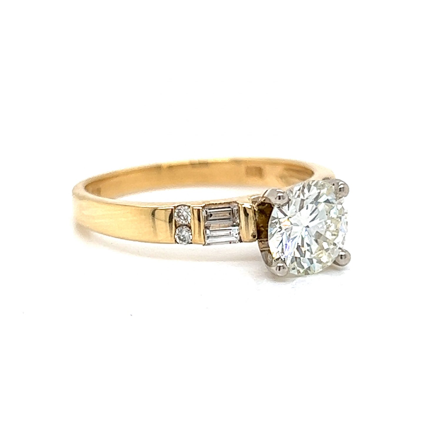 1.05 Round Brilliant Diamond Engagement Ring in 18k