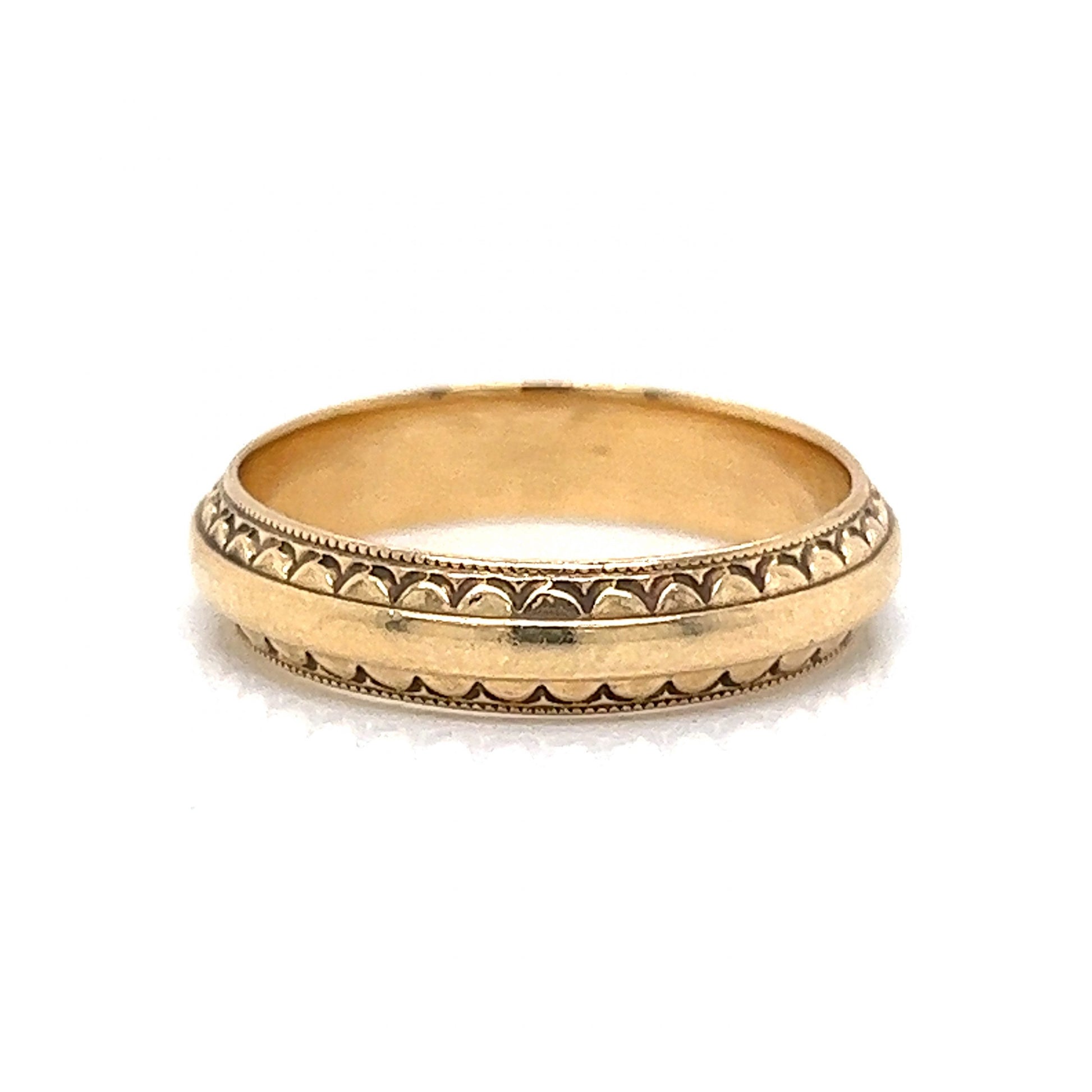 Men's Mid-Century Scalloped Wedding Band in 14k Yellow Gold