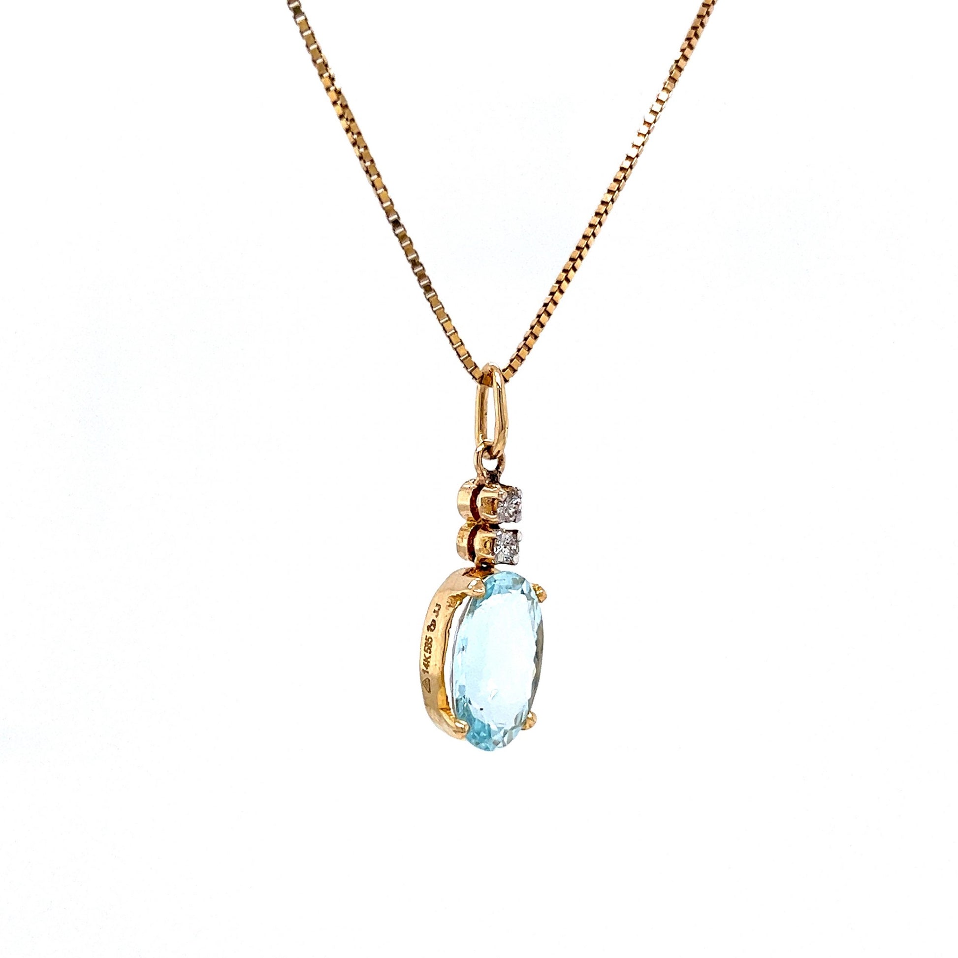 Elegant Aquamarine Pendant Necklace in 14k Yellow Gold