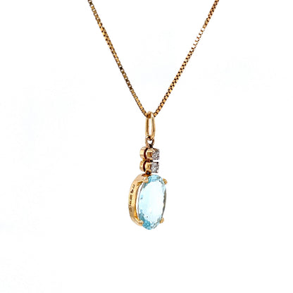 Elegant Aquamarine Pendant Necklace in 14k Yellow Gold