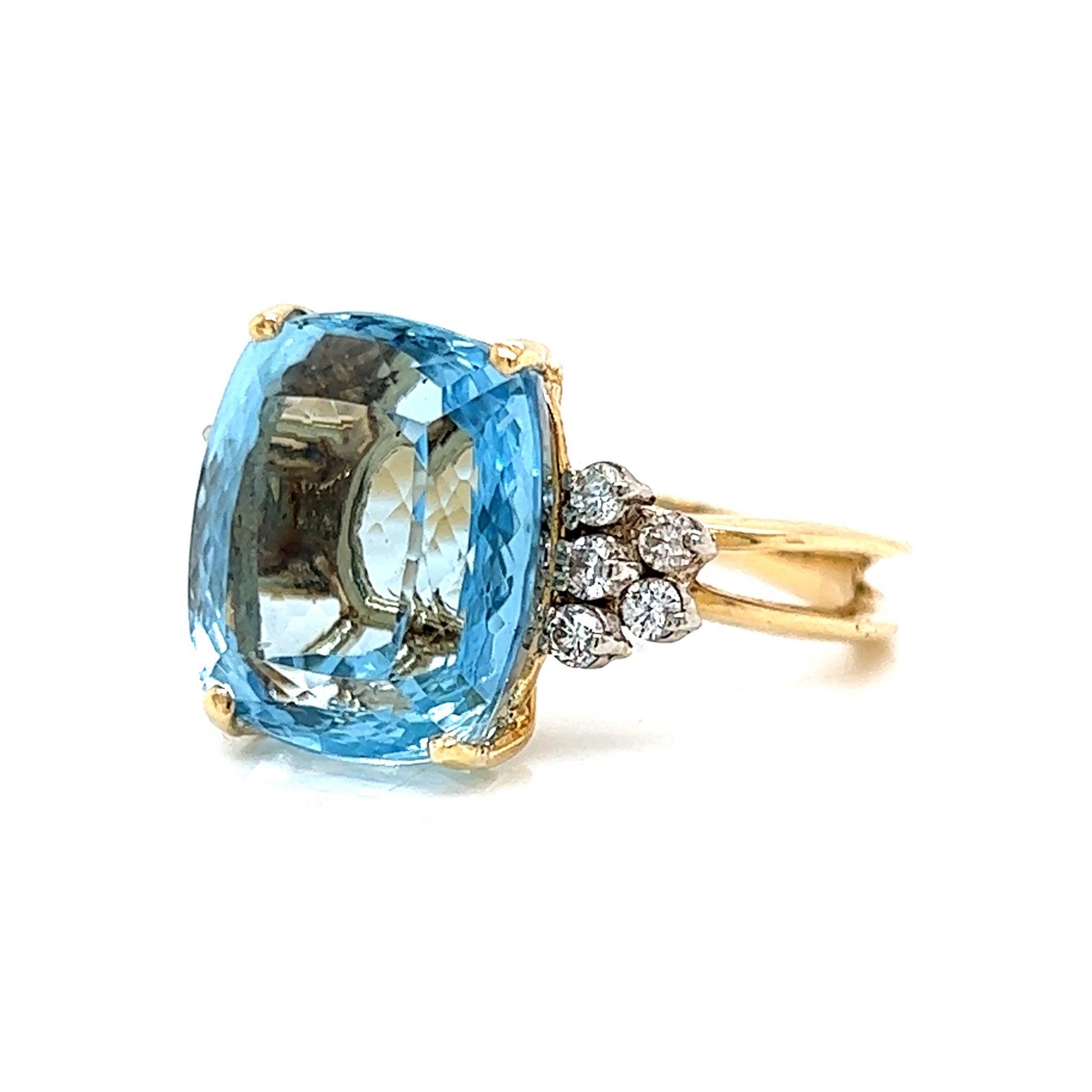 Cushion Cut Aquamarine & Diamond Cocktail Ring in 14k Gold