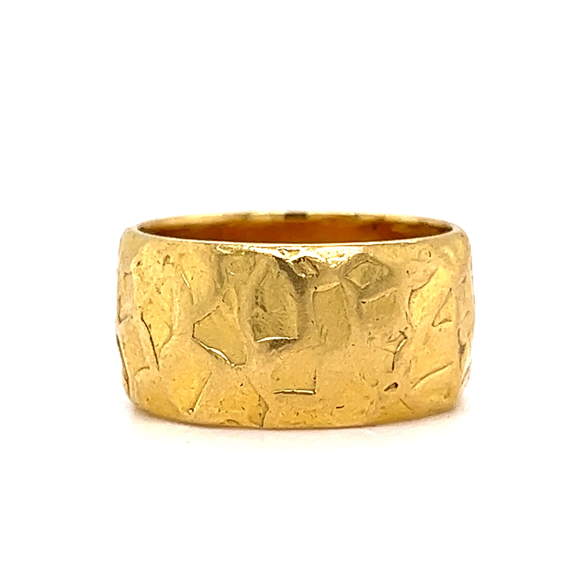 10mm Textured Band in 18k Yellow GoldComposition: 18 Karat Yellow GoldRing Size: 6.5Total Gram Weight: 9.4 g
