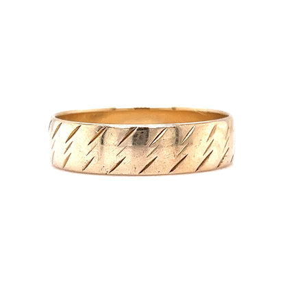 Men's Mid-Century Etched Wedding Band in 14k Yellow Gold