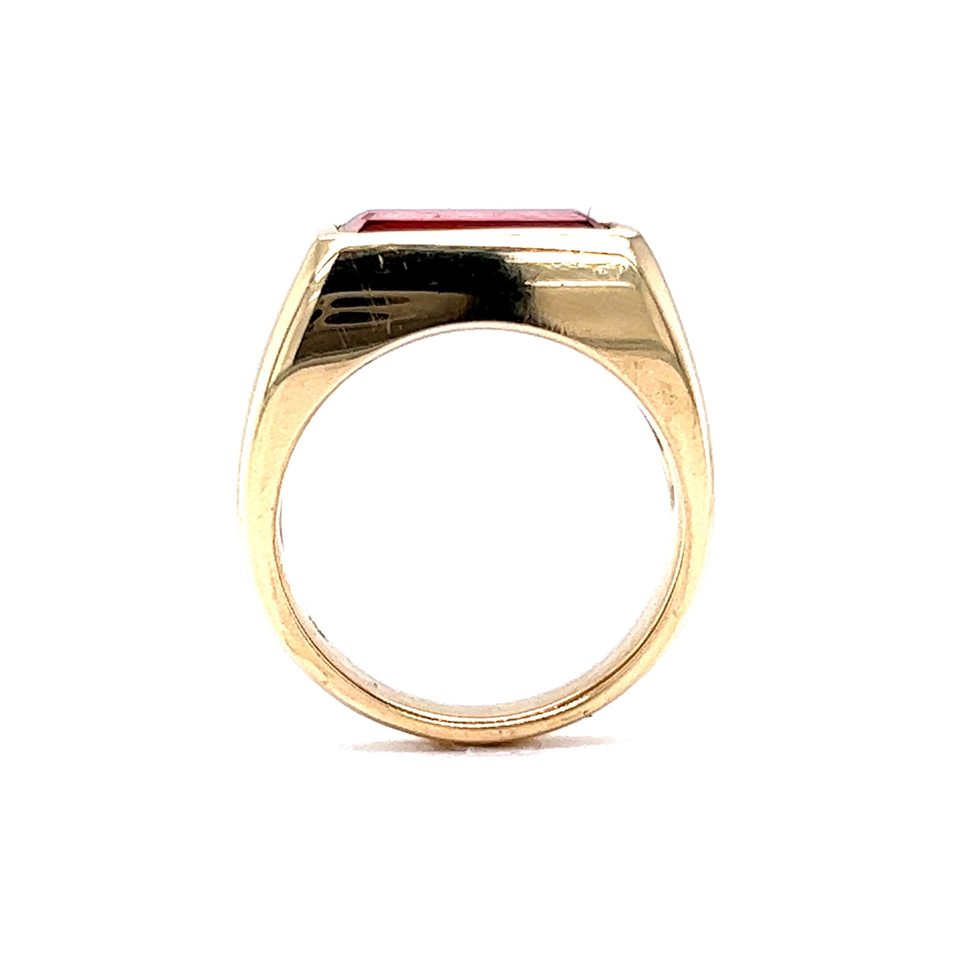 Bezel Set Garnet Cocktail Ring in 14k Yellow GoldComposition: 14 Karat Yellow Gold Ring Size: 6.5 Total Gram Weight: 9.5 g Inscription: 14k
      
