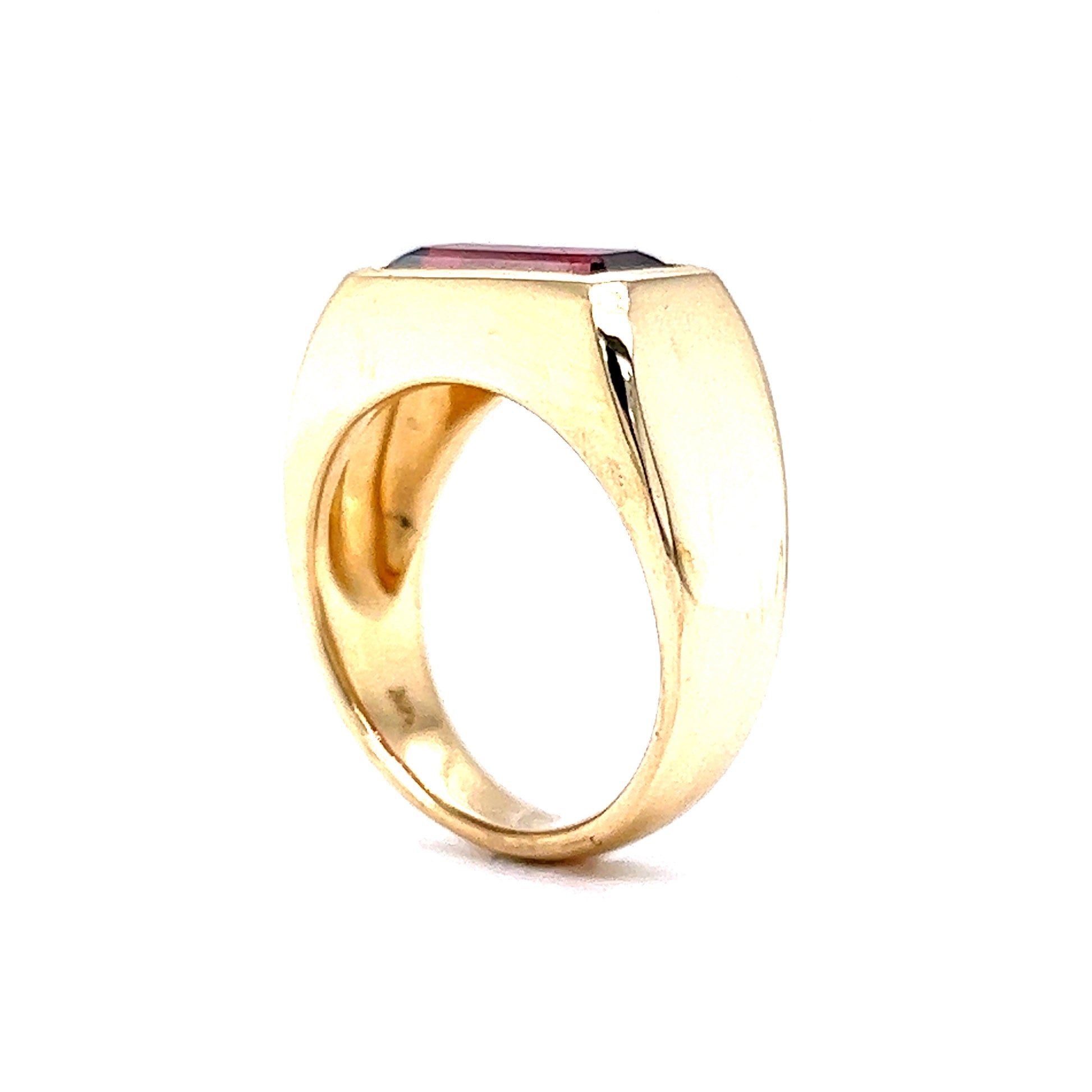 Bezel Set Garnet Cocktail Ring in 14k Yellow GoldComposition: 14 Karat Yellow Gold Ring Size: 6.5 Total Gram Weight: 9.5 g Inscription: 14k
      