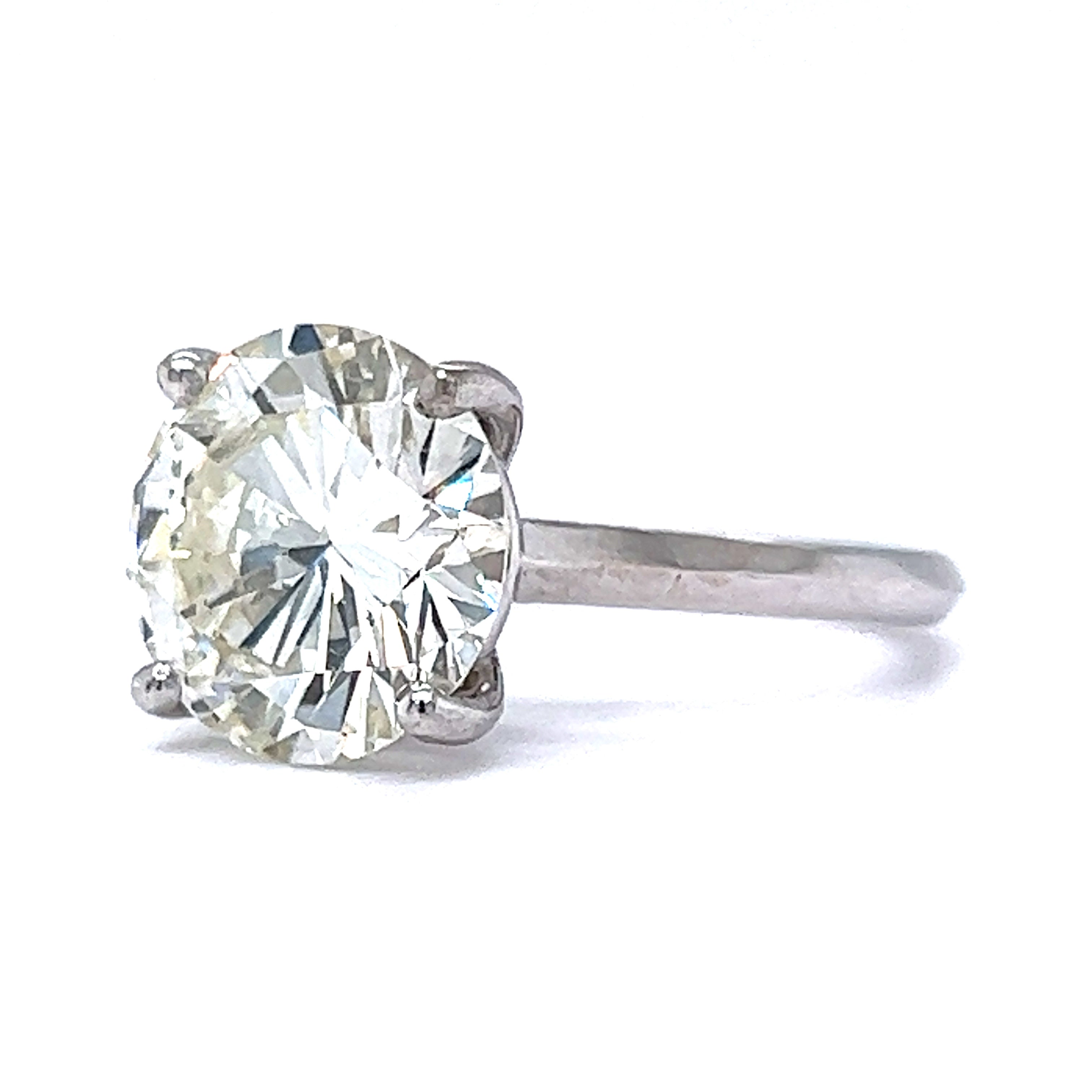 White on sale round diamond