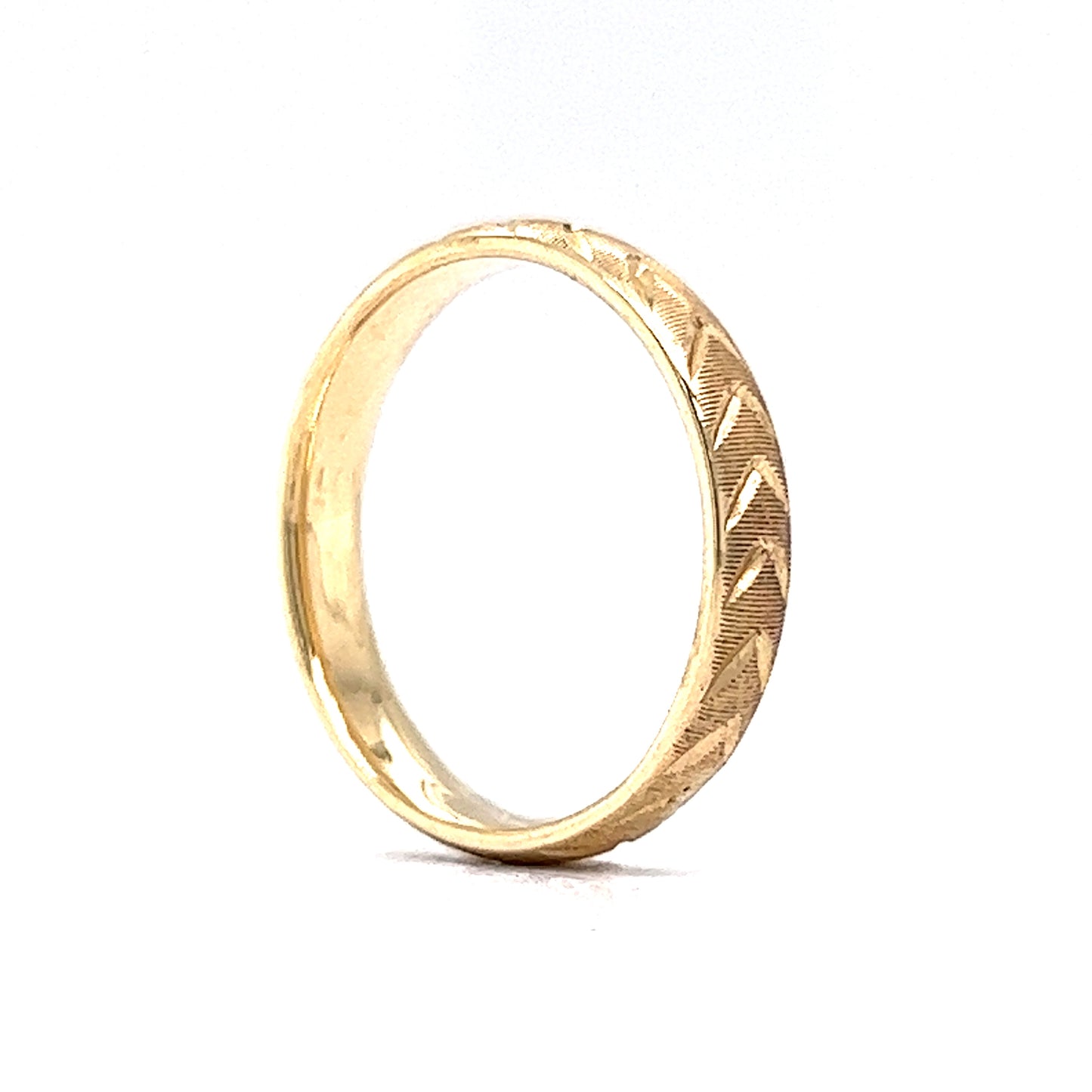 Chevron Engraved Wedding Band in 14k Yellow Gold