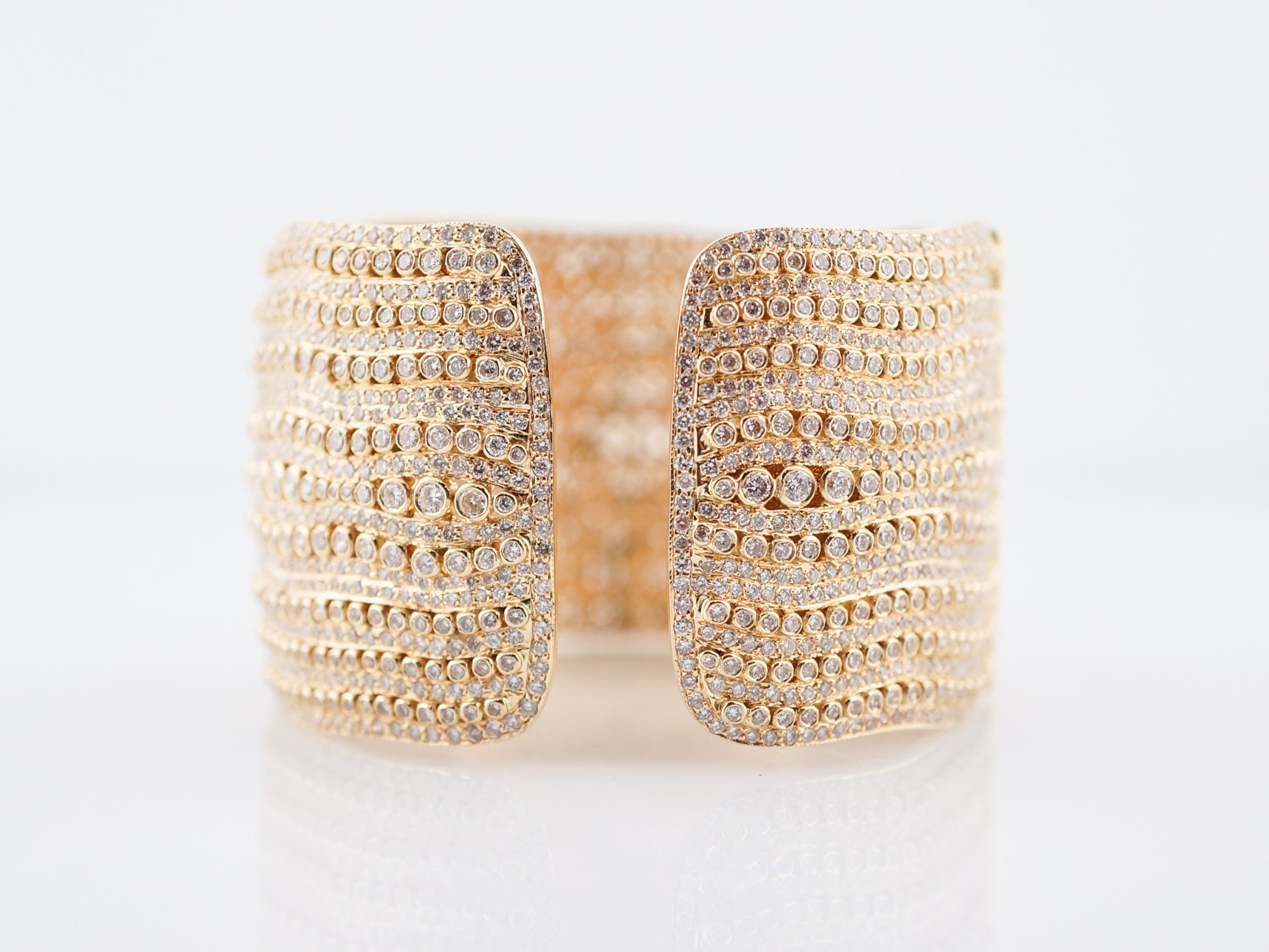 ***RTV***Bangle Bracelet Modern 24.58 Round Brilliant Cut Diamonds in 18K Yellow Gold