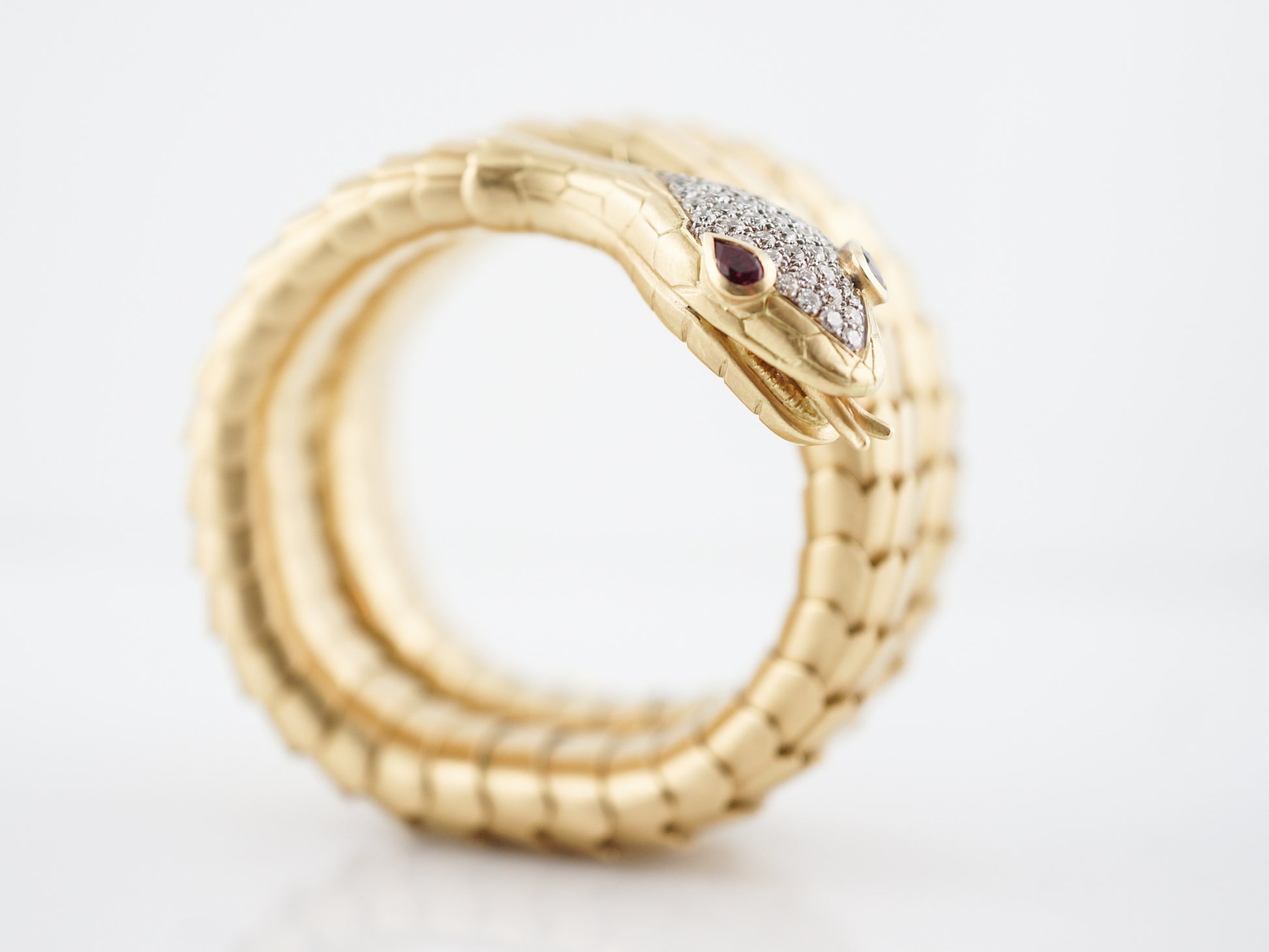 Snake Bracelet Modern 1.22 Round Brilliant Cut Diamonds in 18K Yellow Gold