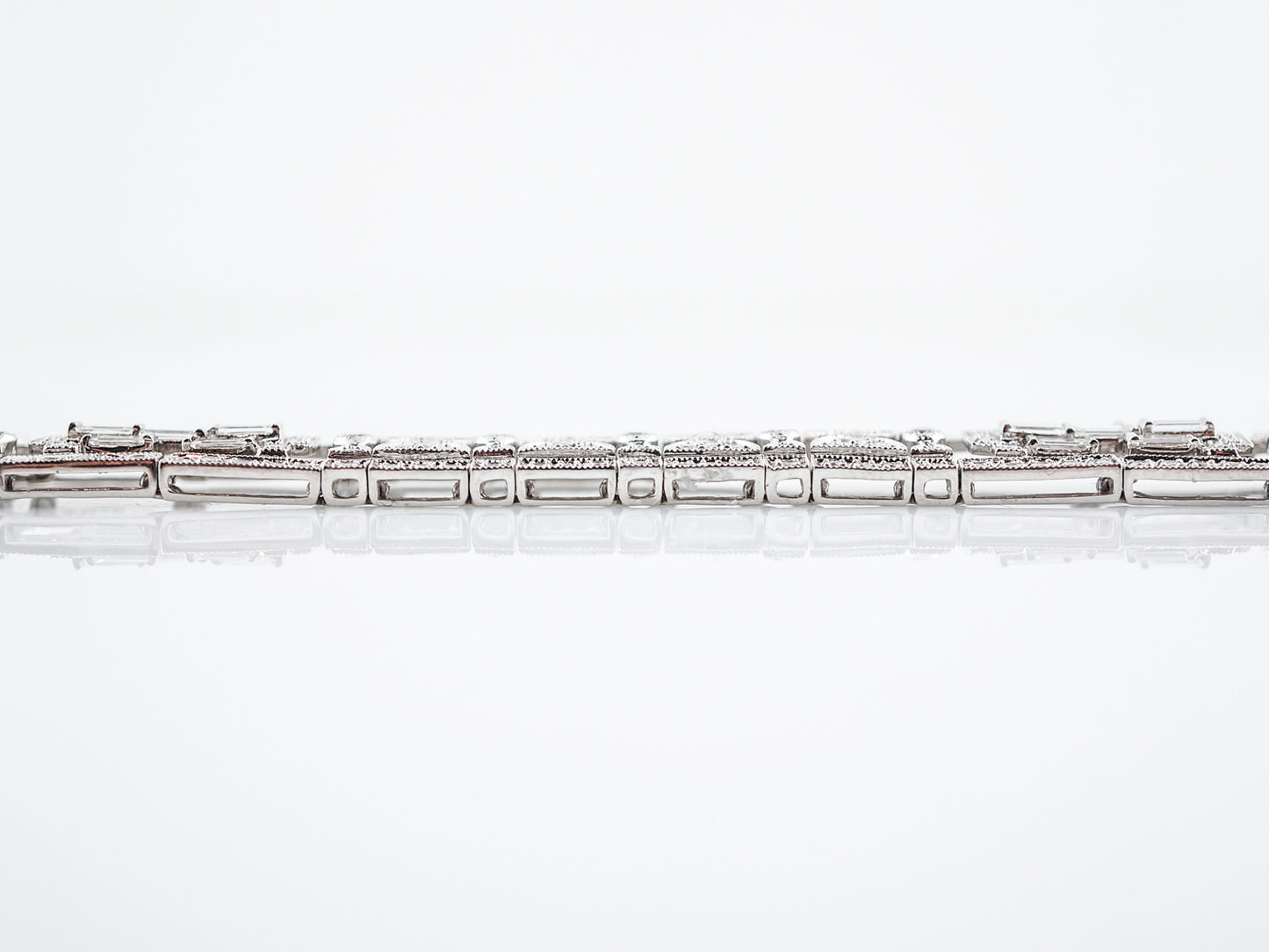 Bracelet Modern 5.58 Round Brilliant & Baguette Cut Diamonds in Platinum