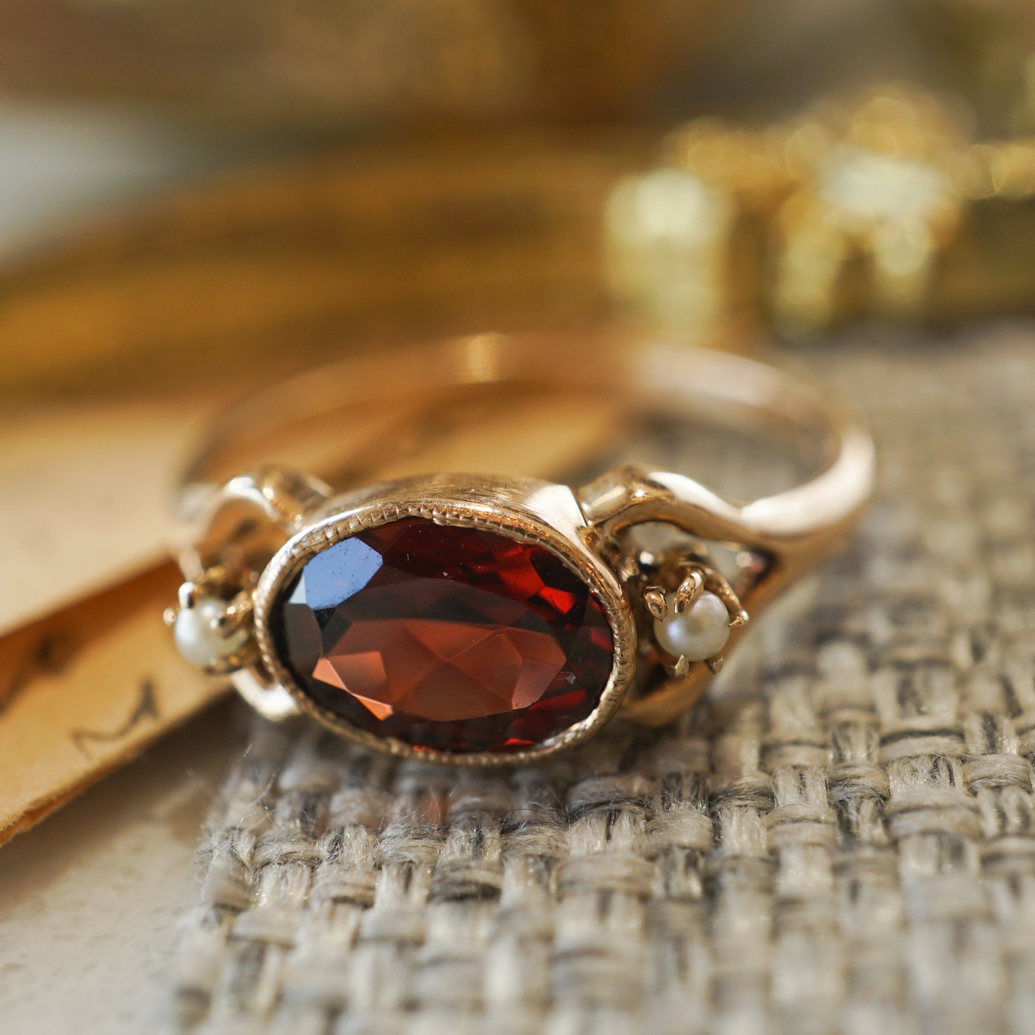 ~~ sale Vintage 10k Yellow Gold Stunning Garnet Ring (Size 5 1/2