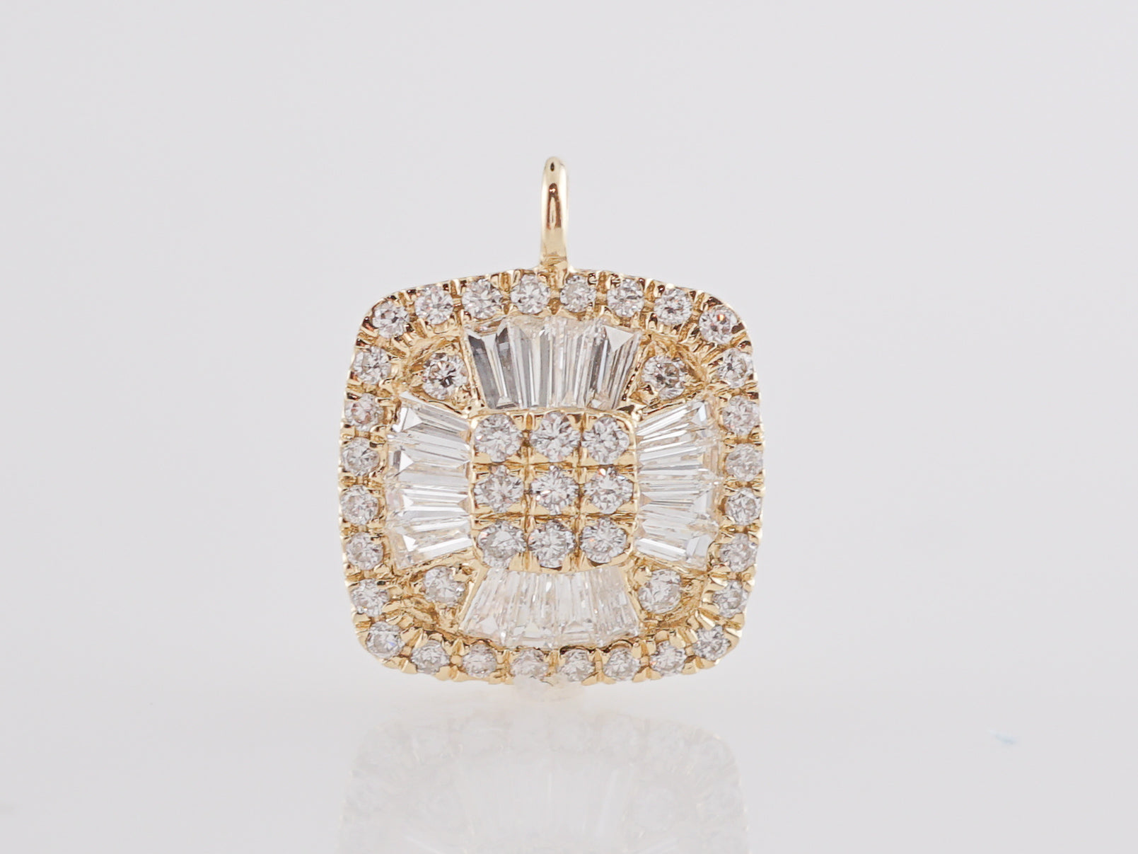.26 Diamond Pave Pendant in 14k Yellow GoldComposition: Platinum Total Diamond Weight: .26ct Total Gram Weight: 0.6 g Inscription: 14k
      