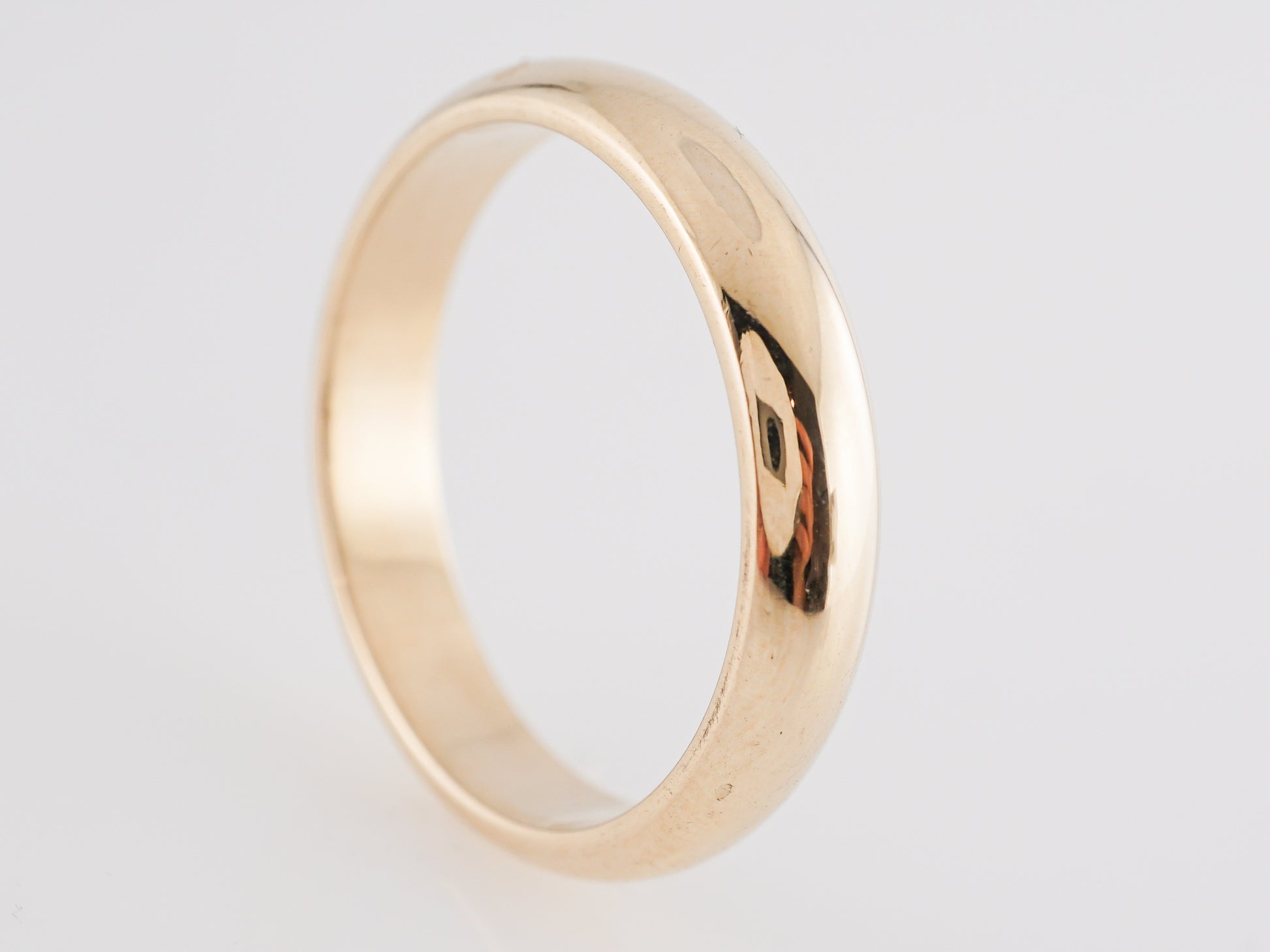 4mm Simple Wedding Band in 14k Yellow GoldComposition: Platinum Ring Size: 7.75 Total Gram Weight: 3.7 g Inscription: 14k
      