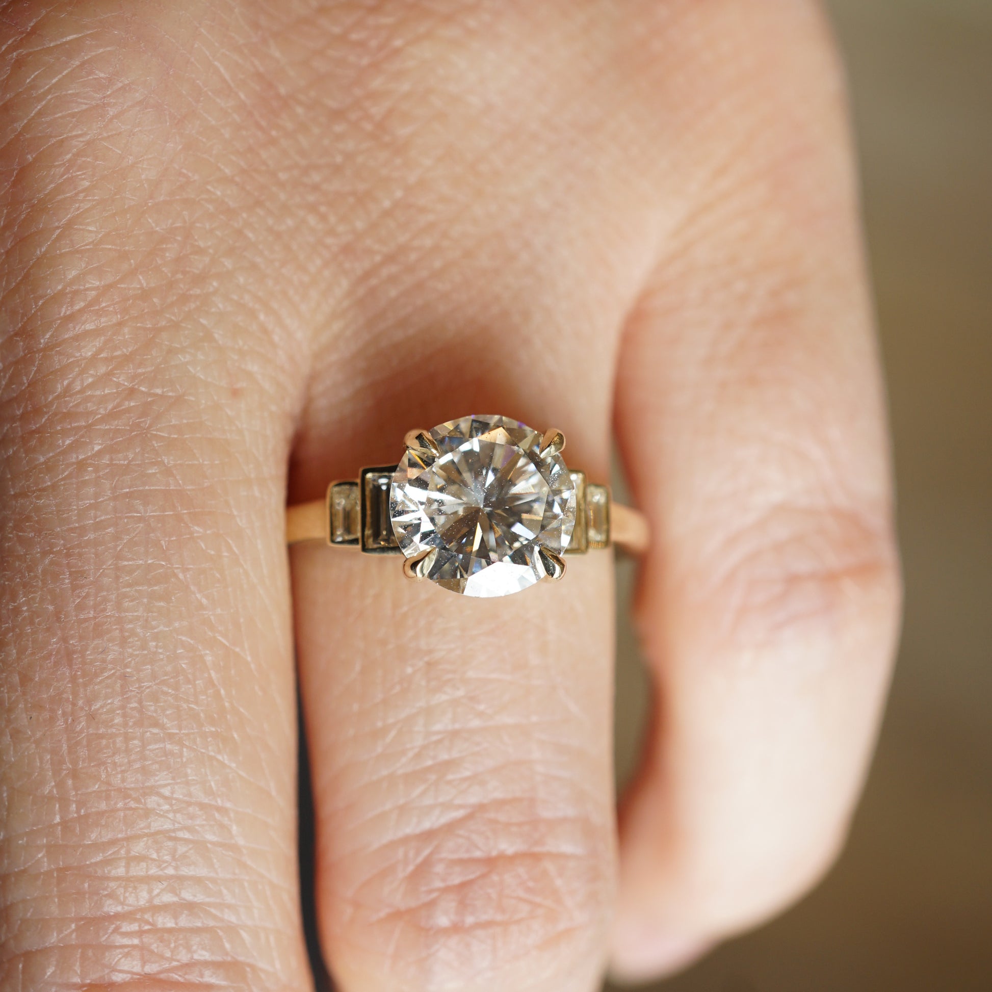 Round Brilliant Cut Diamond Engagement Ring in 14k Yellow