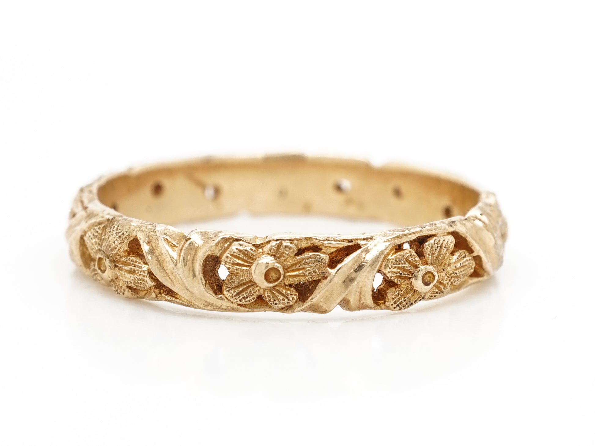 Floral Art Deco Engraved Wedding Band in 14k Yellow Gold