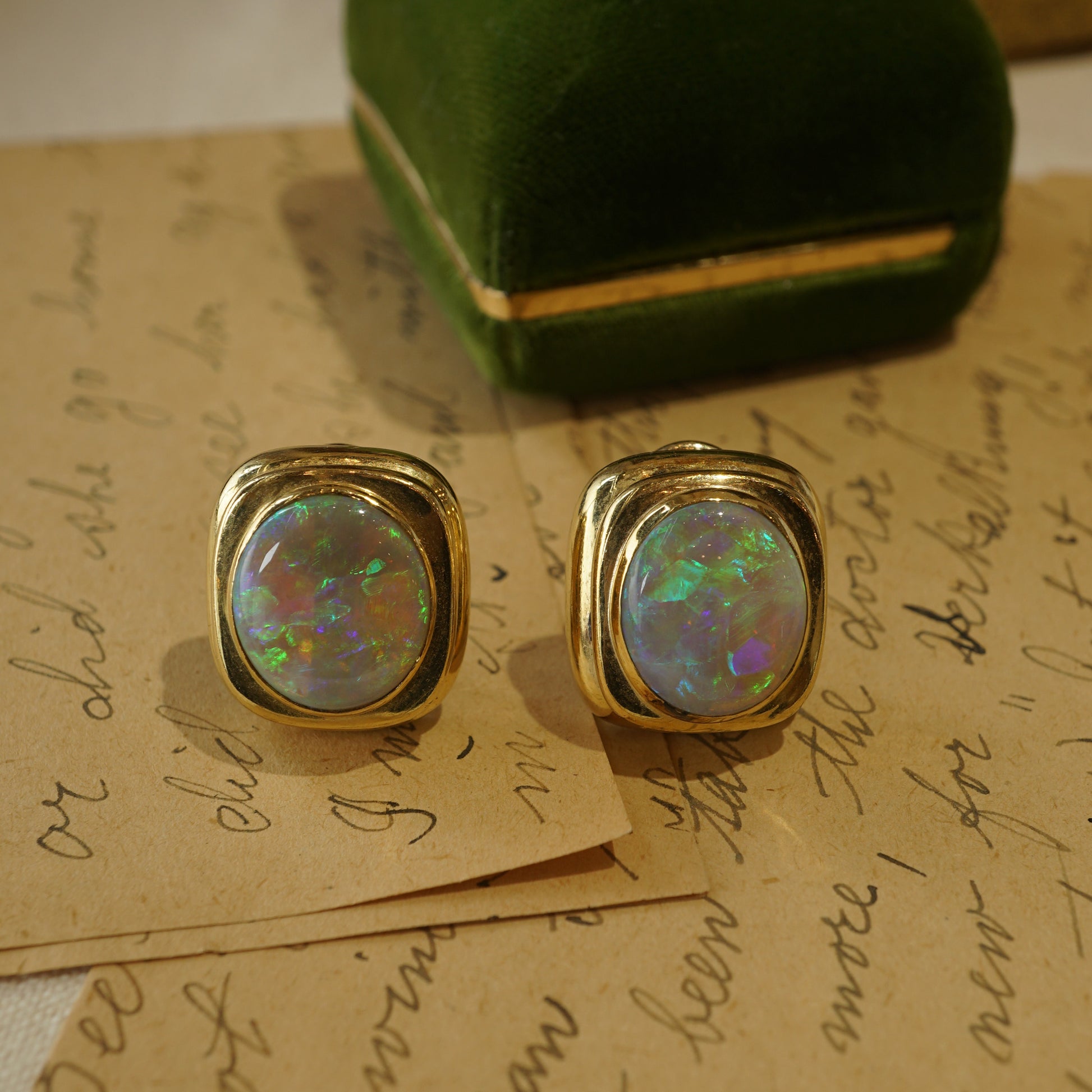 Vintage Opal Earrings in 18k Yellow GoldComposition: 18 Karat Yellow Gold Total Gram Weight: 17.7 g Inscription: 18k 
      