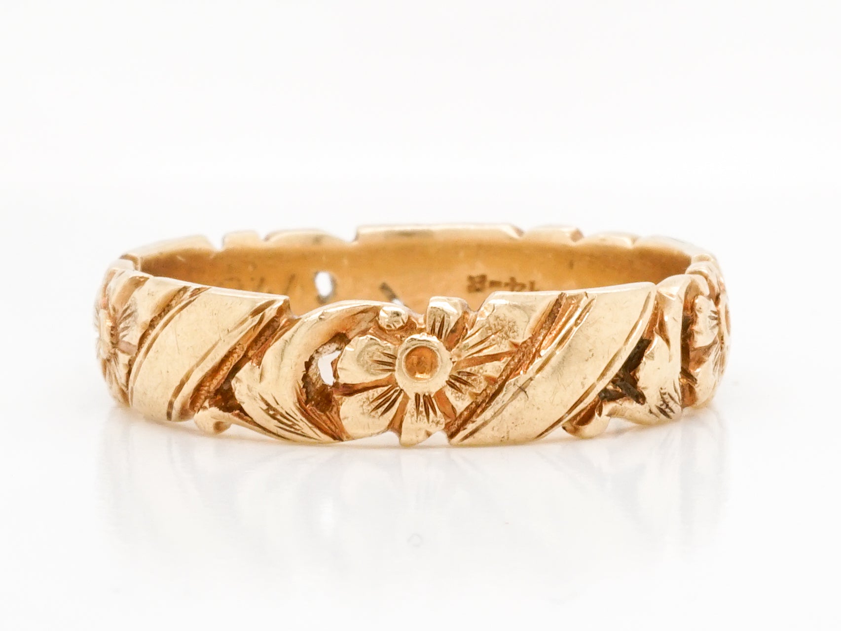 Art Deco Floral Engraved Wedding Band in 14k Yellow Gold