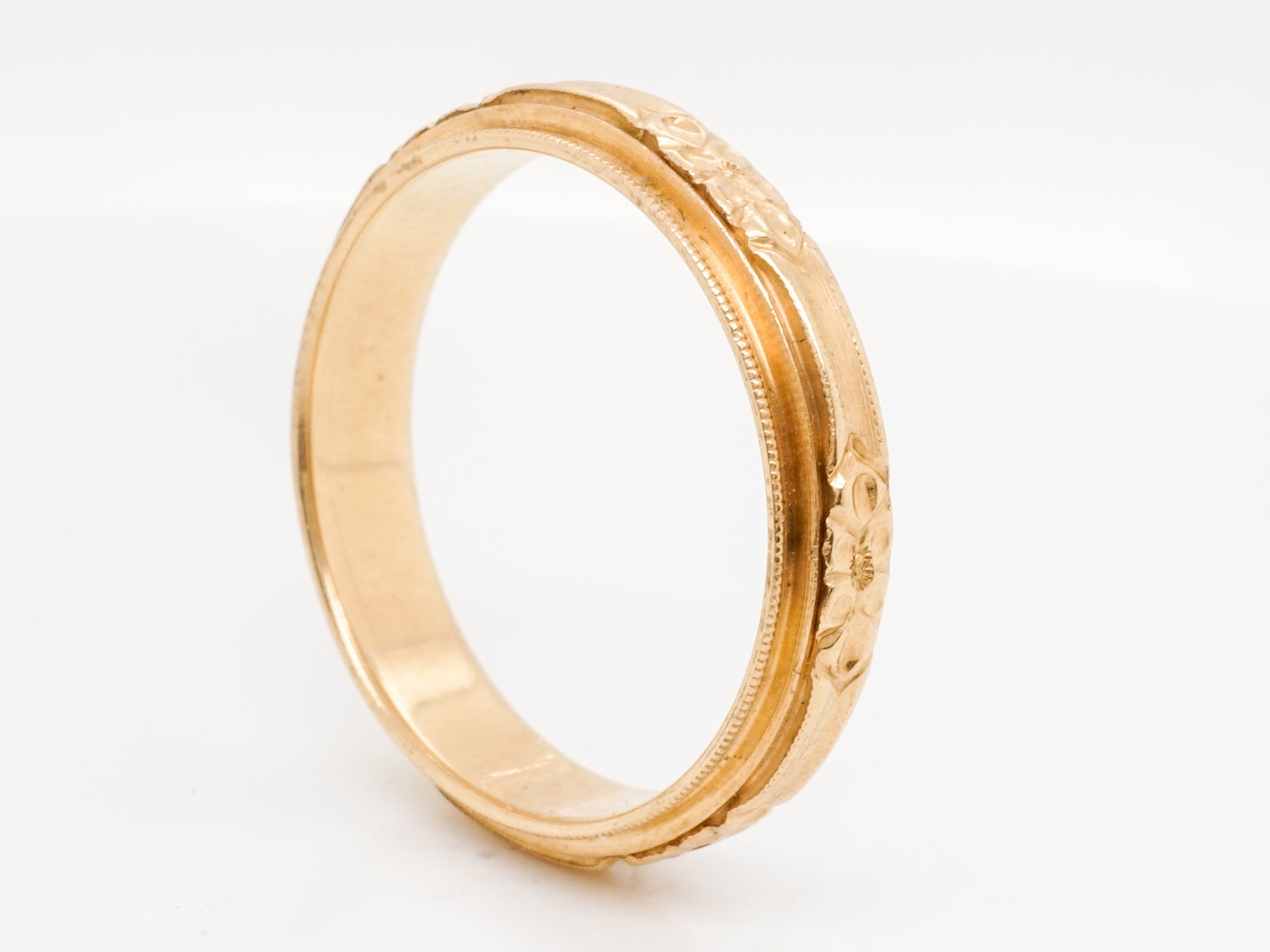 Antique Deco Engraved Wedding Band in 14k Yellow Gold