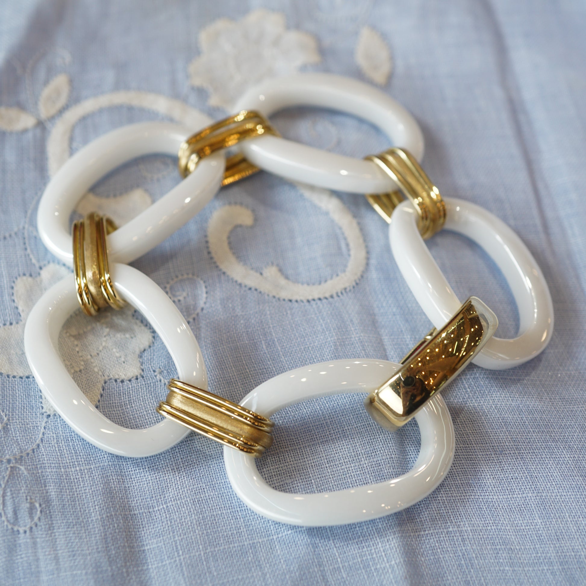 White Ceramic Link Bracelet in 18k Yellow Gold