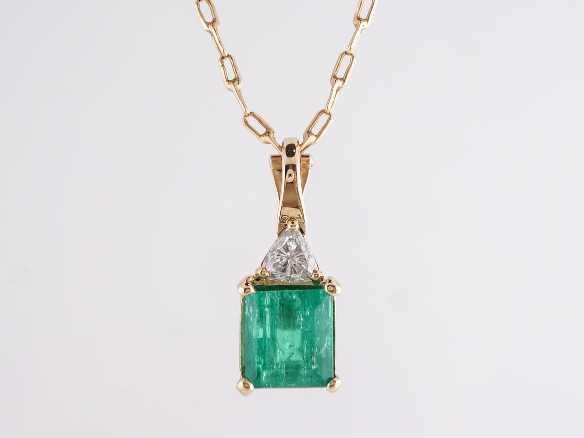 Emerald and Diamond Pendant Necklace in 18k Yellow Gold