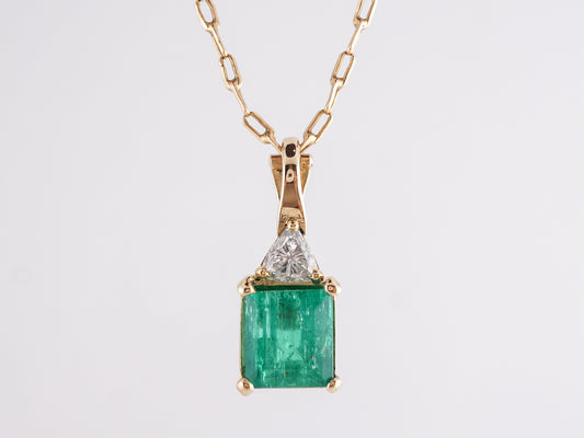 Emerald and Diamond Pendant Necklace in 18k Yellow Gold