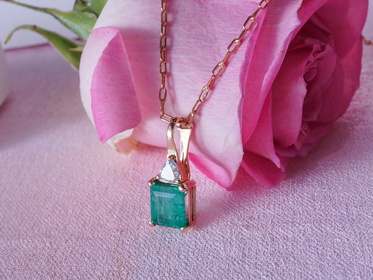 Emerald and Diamond Pendant Necklace in 18k Yellow Gold