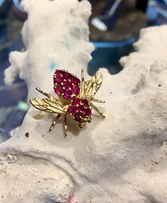 Vintage Bee Pin Retro 1.08 Round Cut Ruby in 14k Yellow Gold