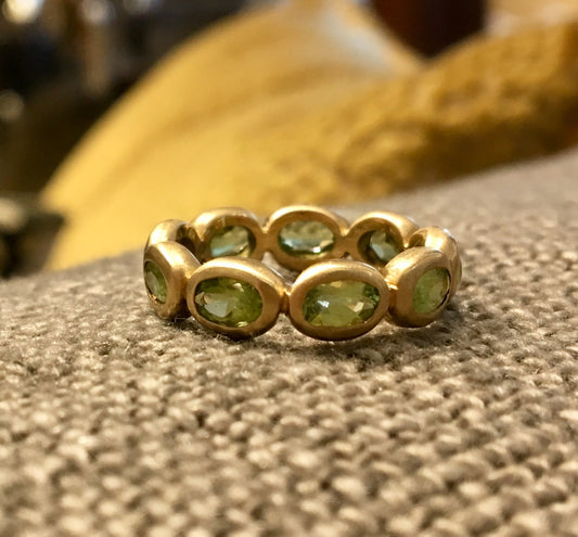 Right Hand Ring Modern 2.97 Oval Cut Peridot in 14K Yellow Gold