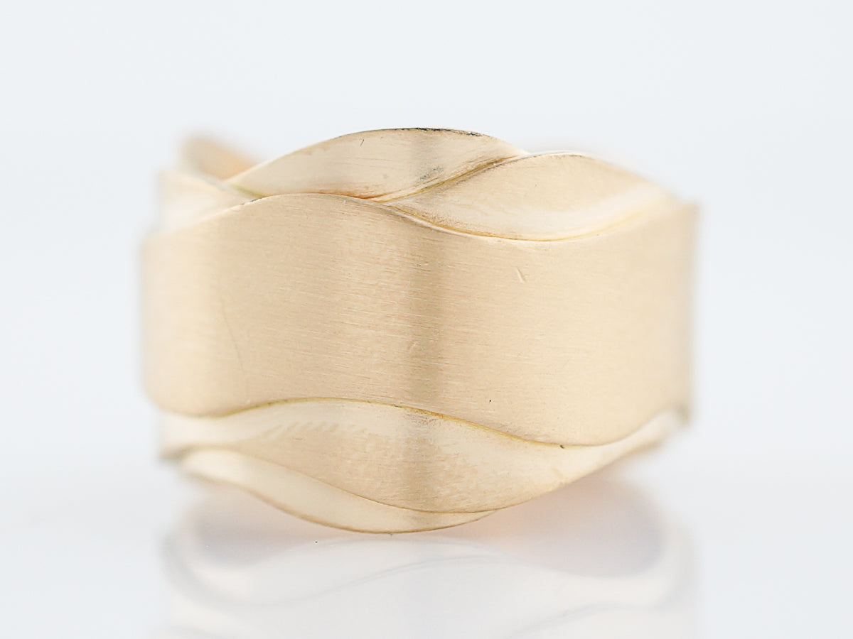 Right Hand Ring Modern in 18k Yellow Gold