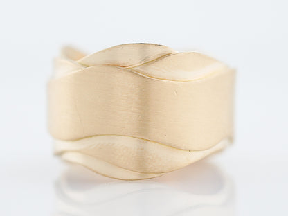 Right Hand Ring Modern in 18k Yellow Gold