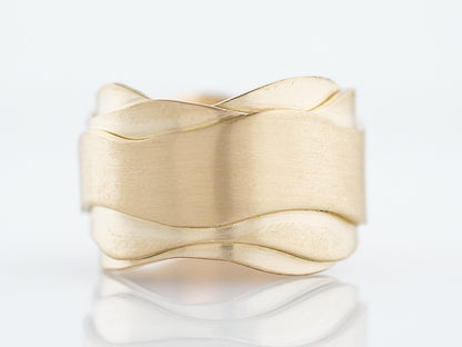 Right Hand Ring Modern in 18k Yellow Gold