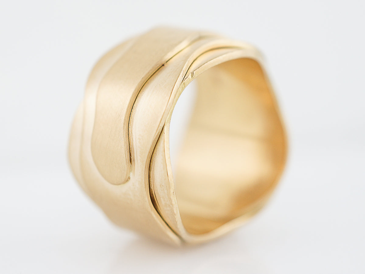 Right Hand Ring Modern in 18k Yellow Gold