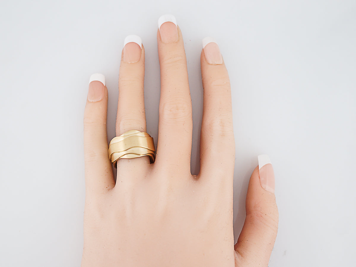 Right Hand Ring Modern in 18k Yellow Gold