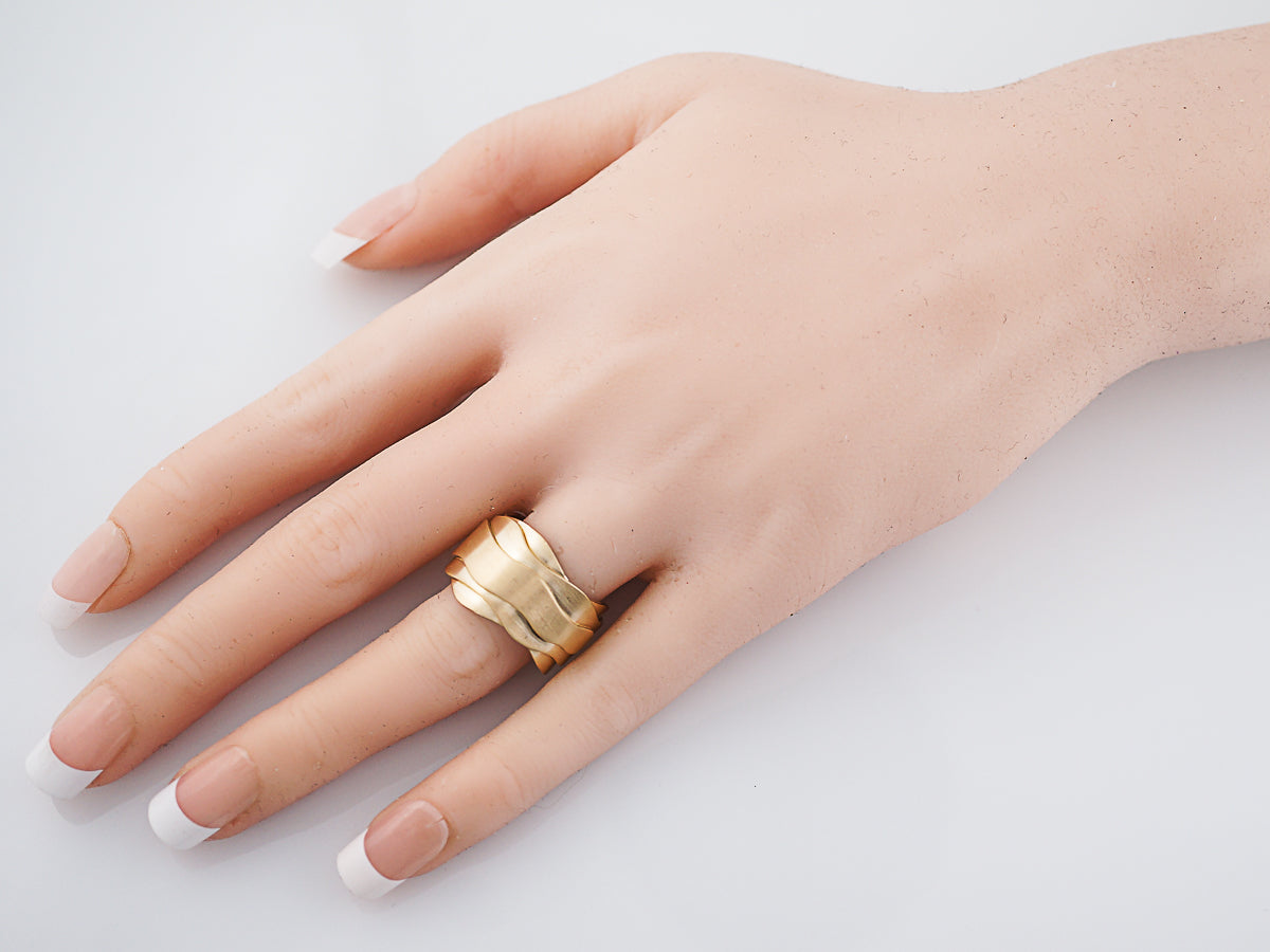 Right Hand Ring Modern in 18k Yellow Gold