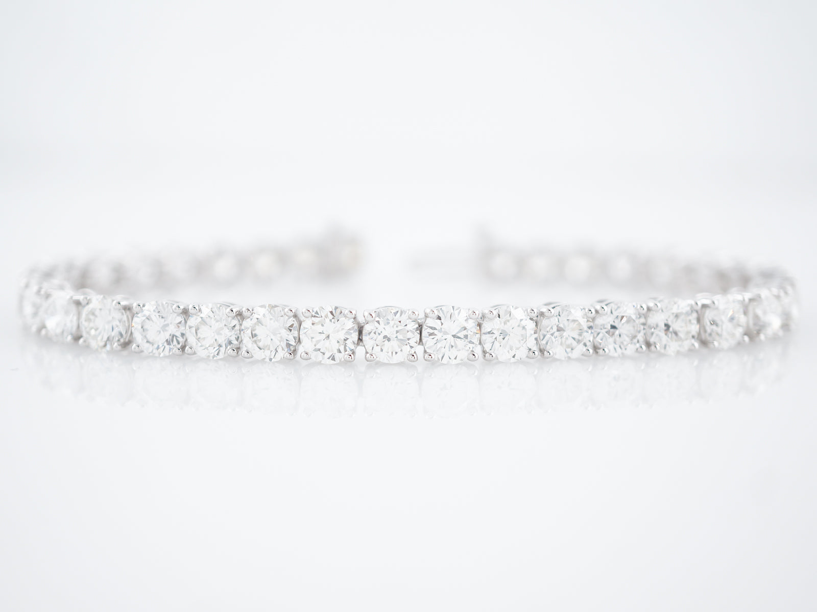 ***RTV***Modern Bracelet GIA 14.46 Round Brilliant Cut Diamonds in Platinum