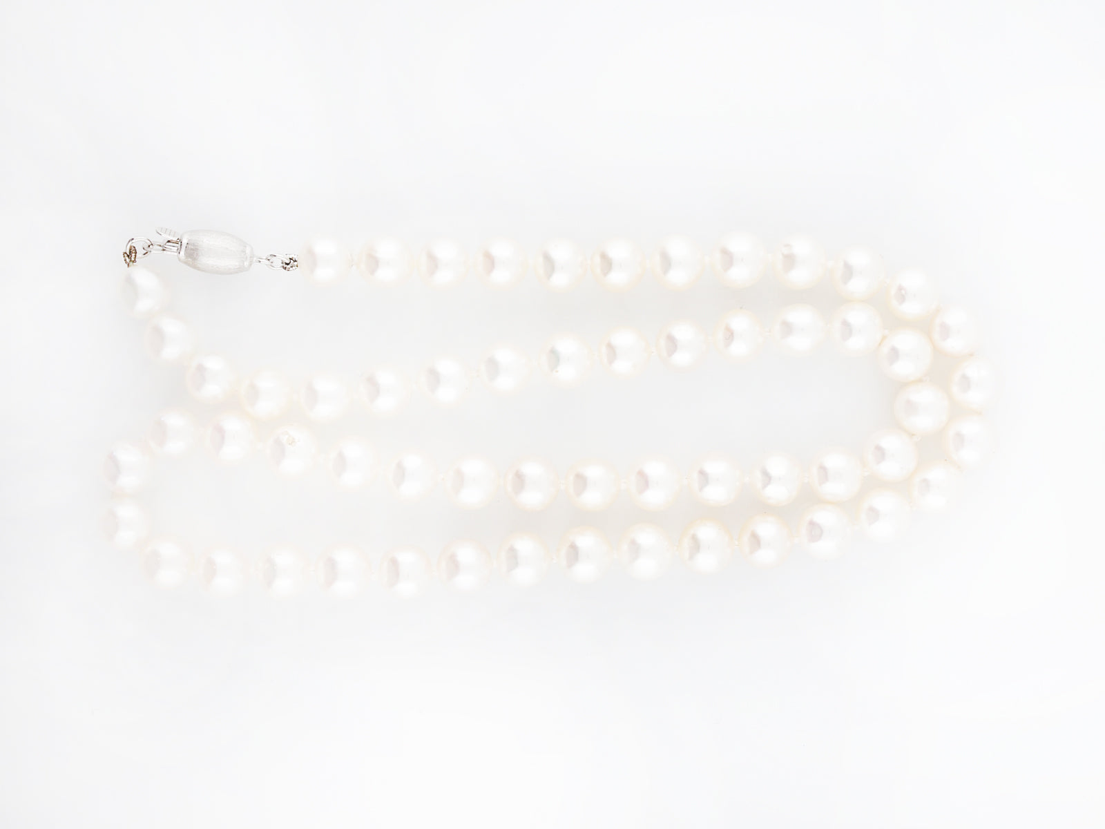 Modern Pearl Necklace in 14k White Gold