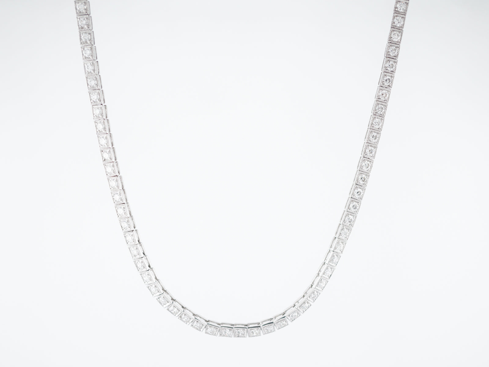 Necklace Modern 5.10 Round Brilliant Cut Diamond in Platinum