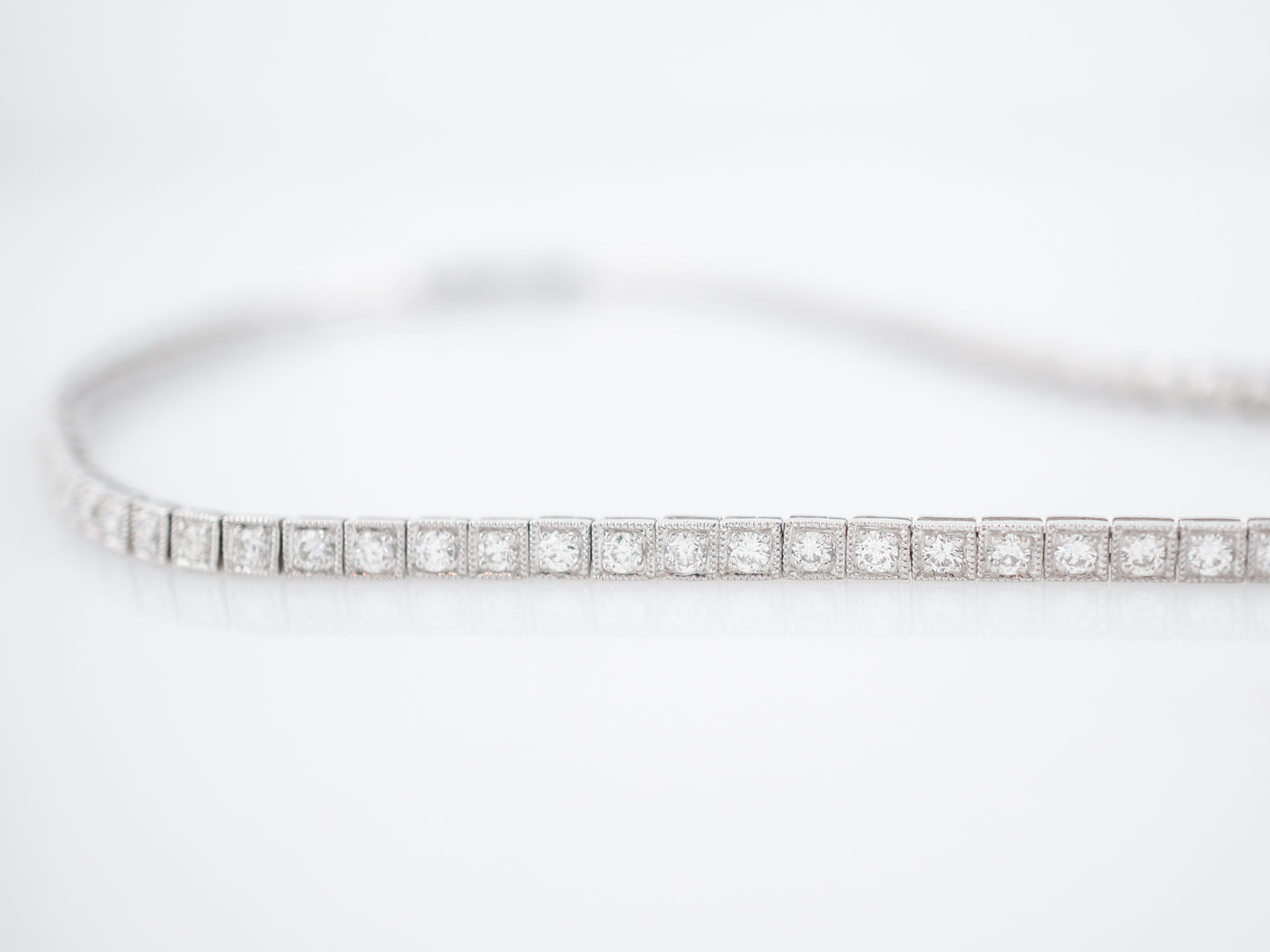 Necklace Modern 5.10 Round Brilliant Cut Diamond in Platinum