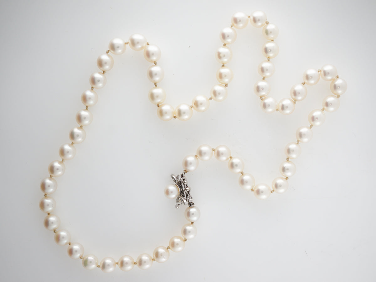 Necklace Modern Pearls in 14k White Gold