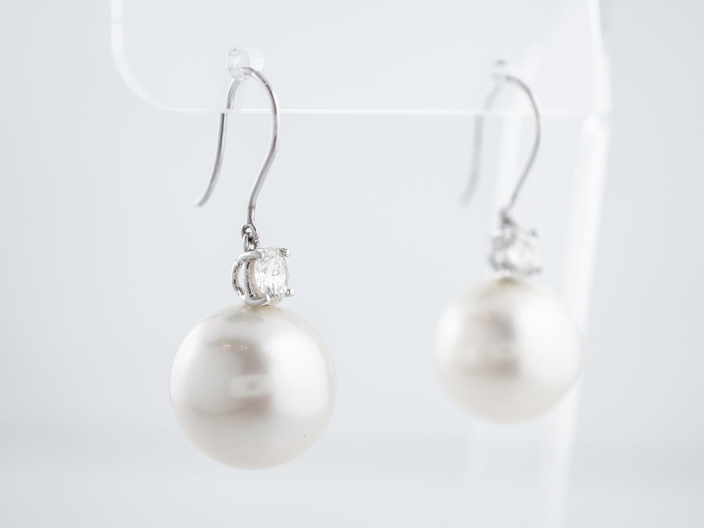 Pearl Earrings Modern 1.18 Round Brilliant Cut Diamond in Platinum