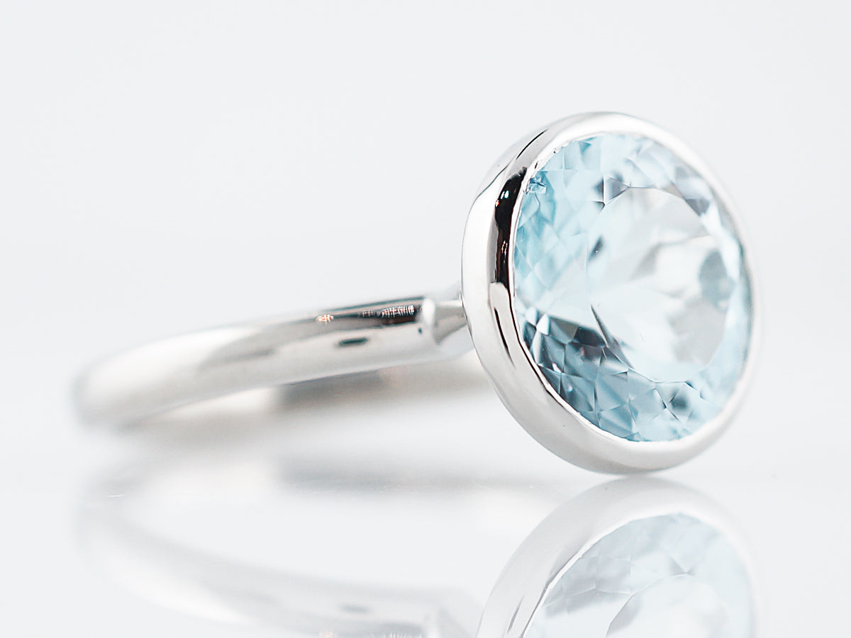 Modern 4.45 Round Brilliant Cut Aquamarine Ring in Platinum