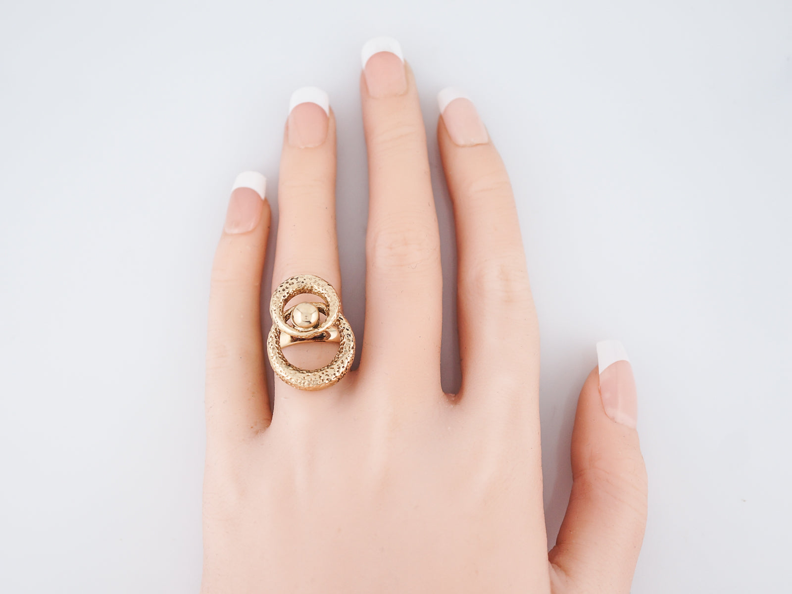 Vintage Right Hand Ring Retro in 14k Yellow Gold